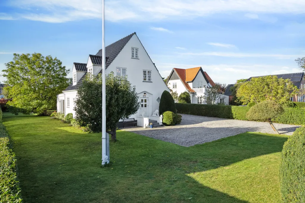 Õhuvaade - Renovated Villa with Waterside in Strøby Egede