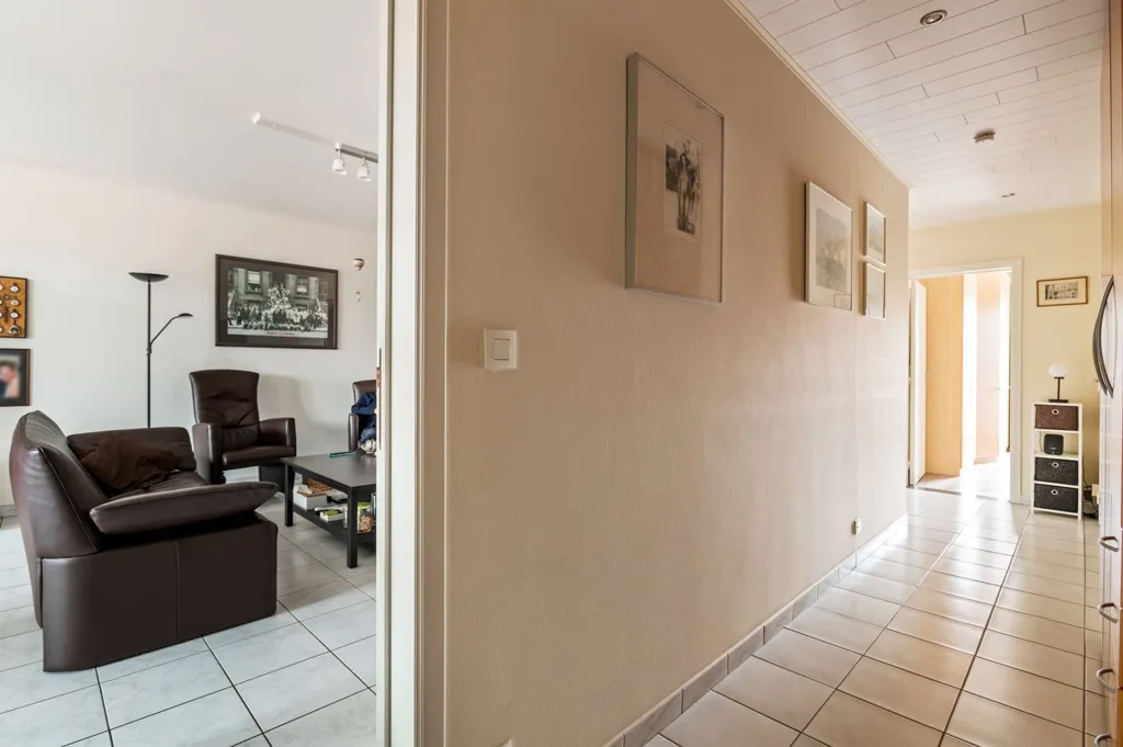 Entrée - Appartement Rénové avec Garage à Kapellen