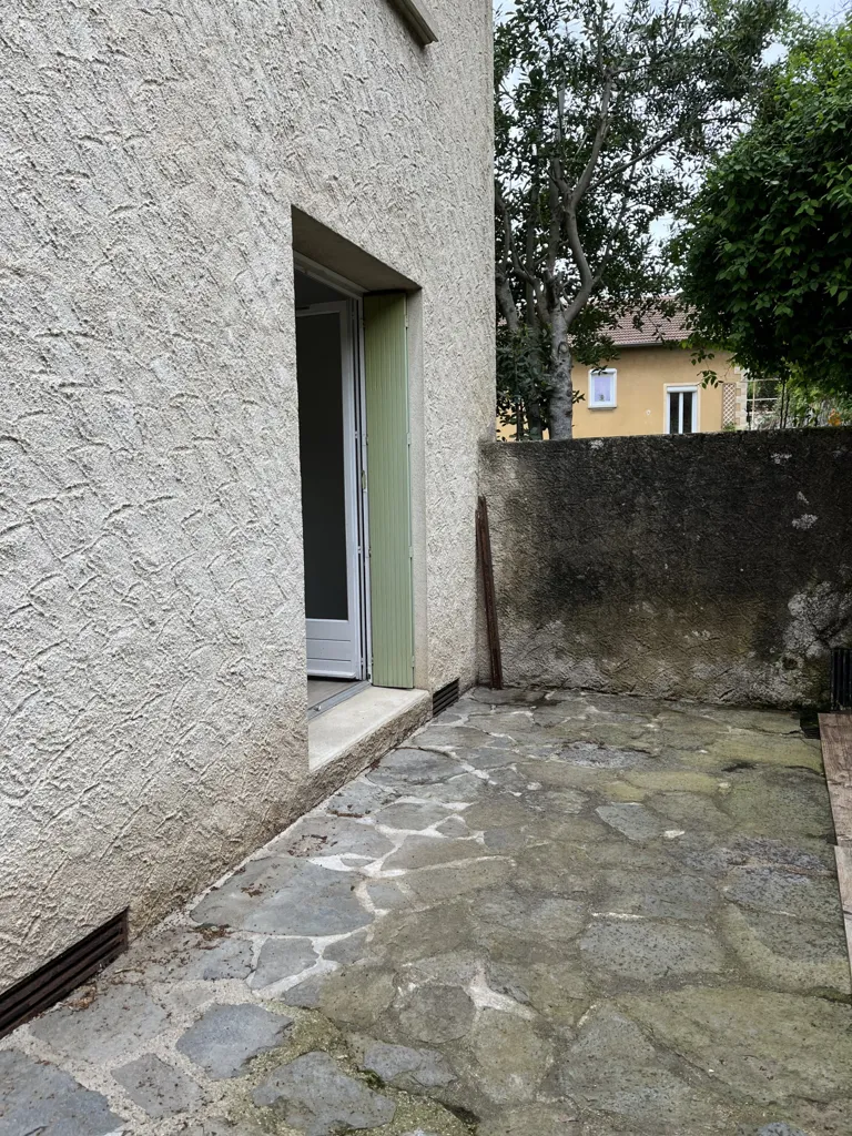 Aed - Flat with Balcony near Centre, Lamastre