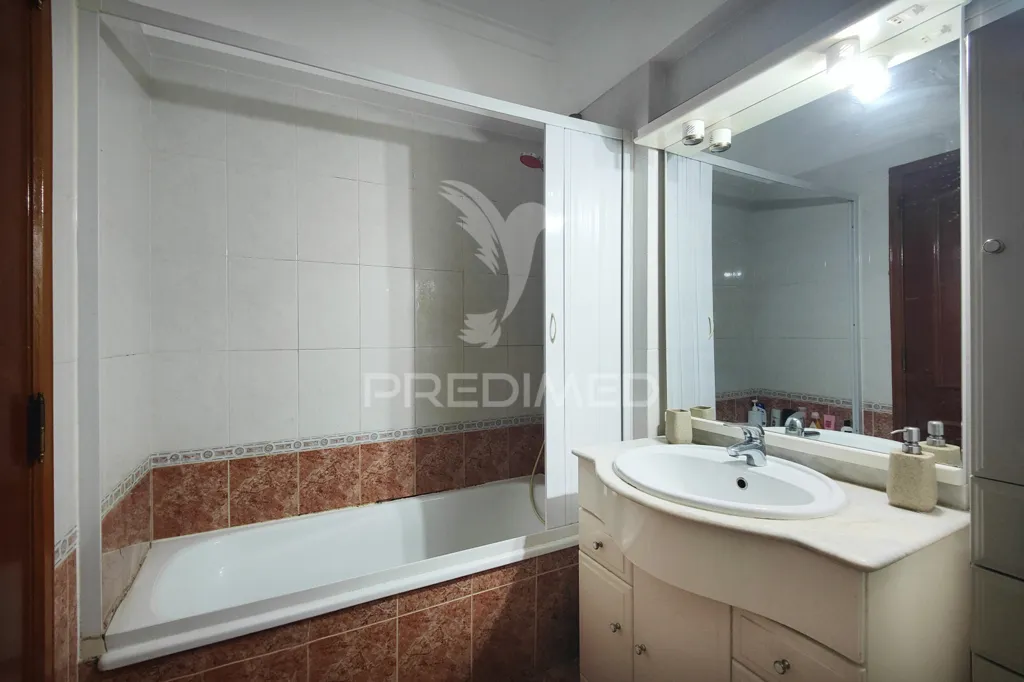 Vannitoad - T2 Apartment with Fireplace in Monte Abraão, Queluz
