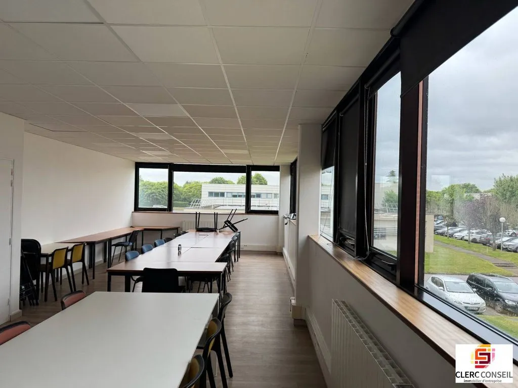 Bureau - Immeuble de Bureaux avec Parking à Mont-Saint-Aignan