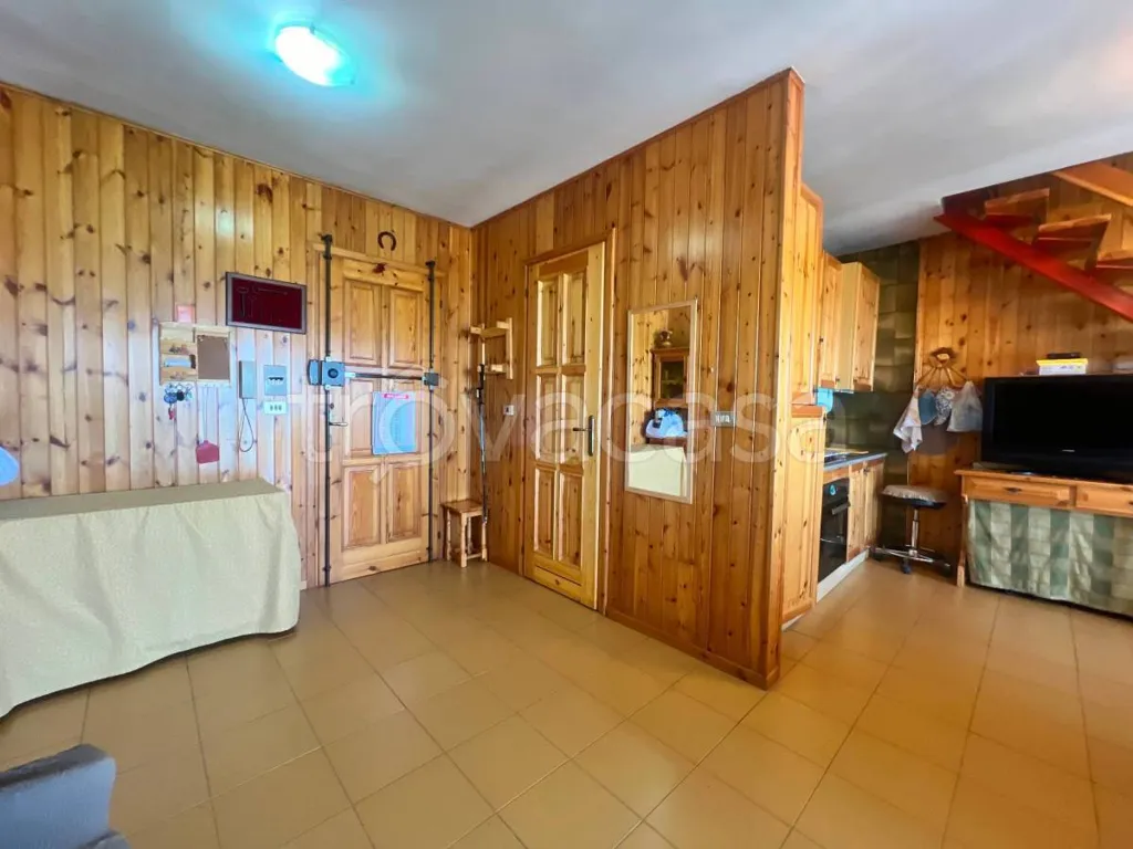 Elutuba - Armed Apartment with Panoramic View in Bagnolo Piemonte