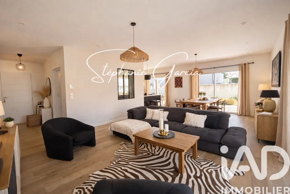 Elutuba - Recent 6-Piece House with Garden in Drôme