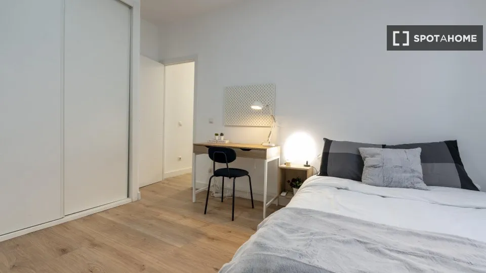 Camere da letto - Shared Apartment with Kitchen in Ríos Rosas
