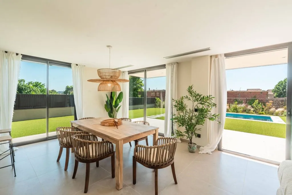 Dining Room - Avant-garde Detached House with Pool in Pals