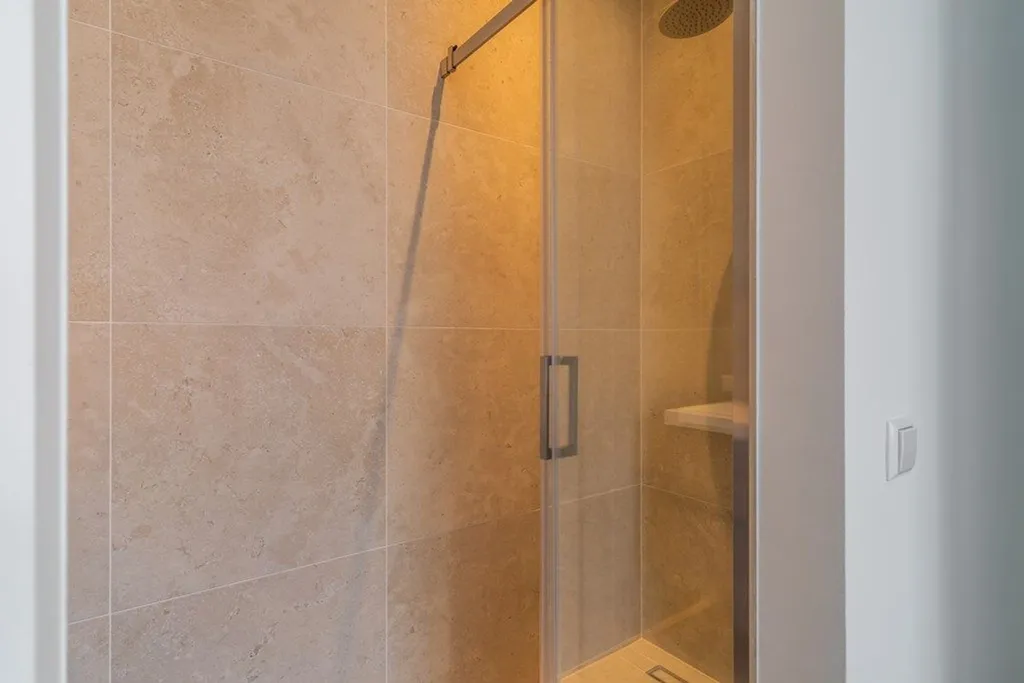 Salles de bain - Renovated Apartment with Balcony in The Hague