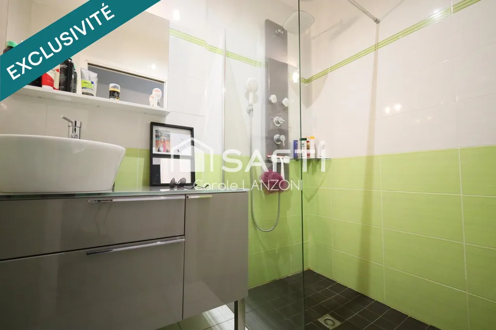Salles de bain - Maison Moderne avec Jardin à Ossé