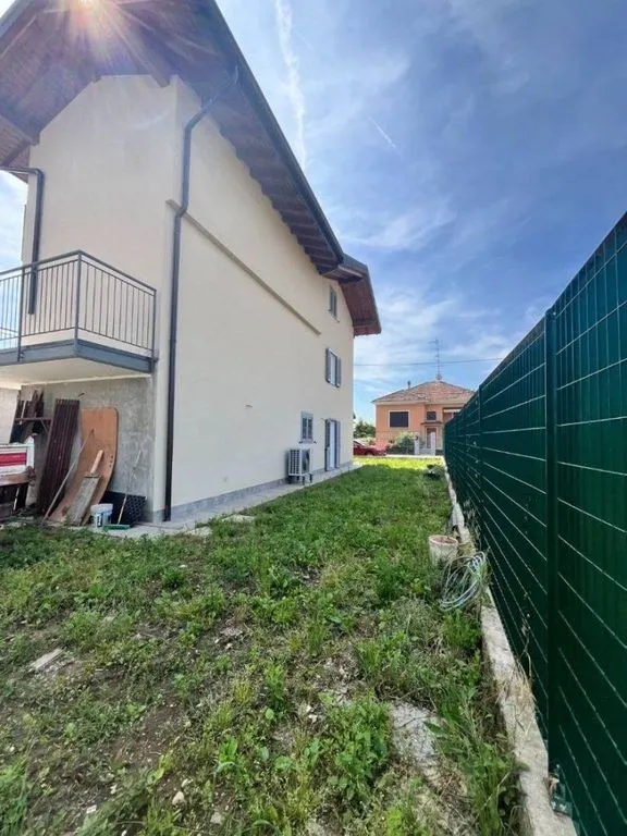 Jardin - New Villa with Private Garden in Besnate