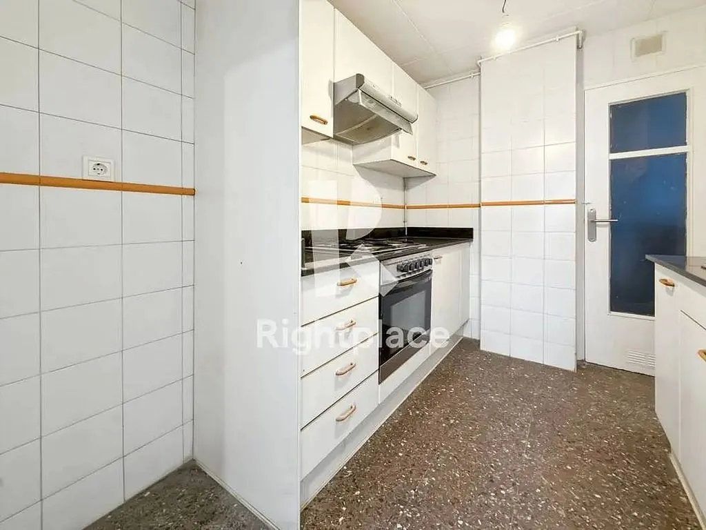 Cuisine - Apartment with Balcony and Terrace in La Nova Esquerra de l'Eixample