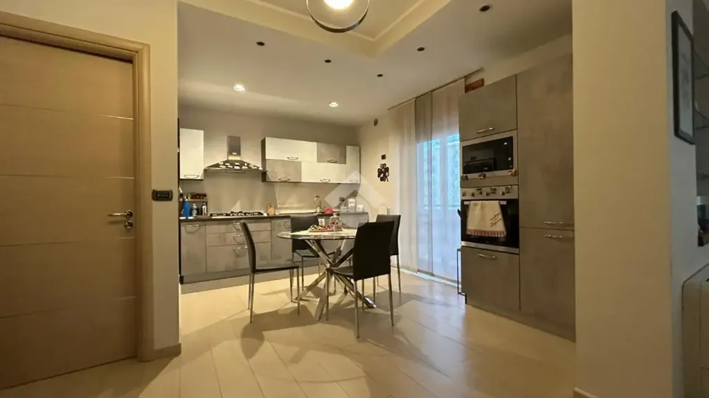 Cucina - South-Facing Apartment with Balcony in Cosenza