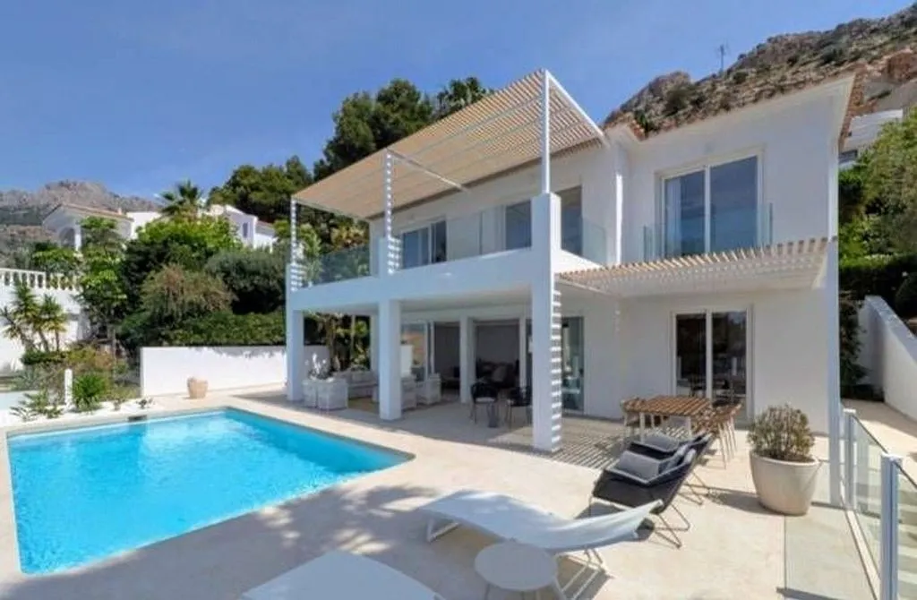 Bassein - Contemporary Villa with Pool in Altea Hills