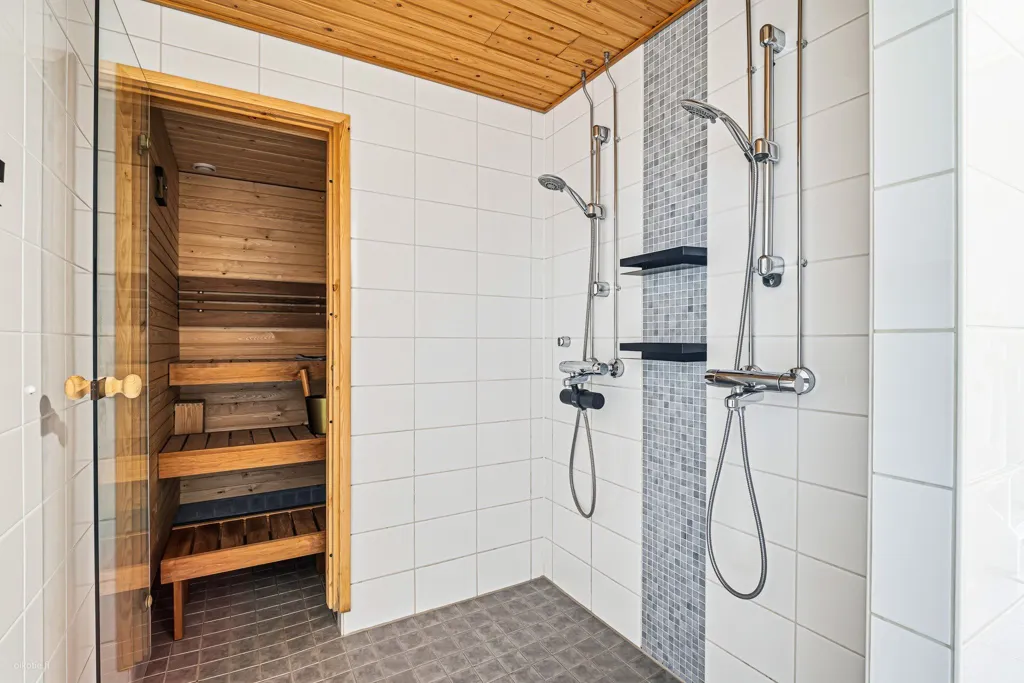 Vannitoad - Spacious Corner Flat with Balcony in Kerava