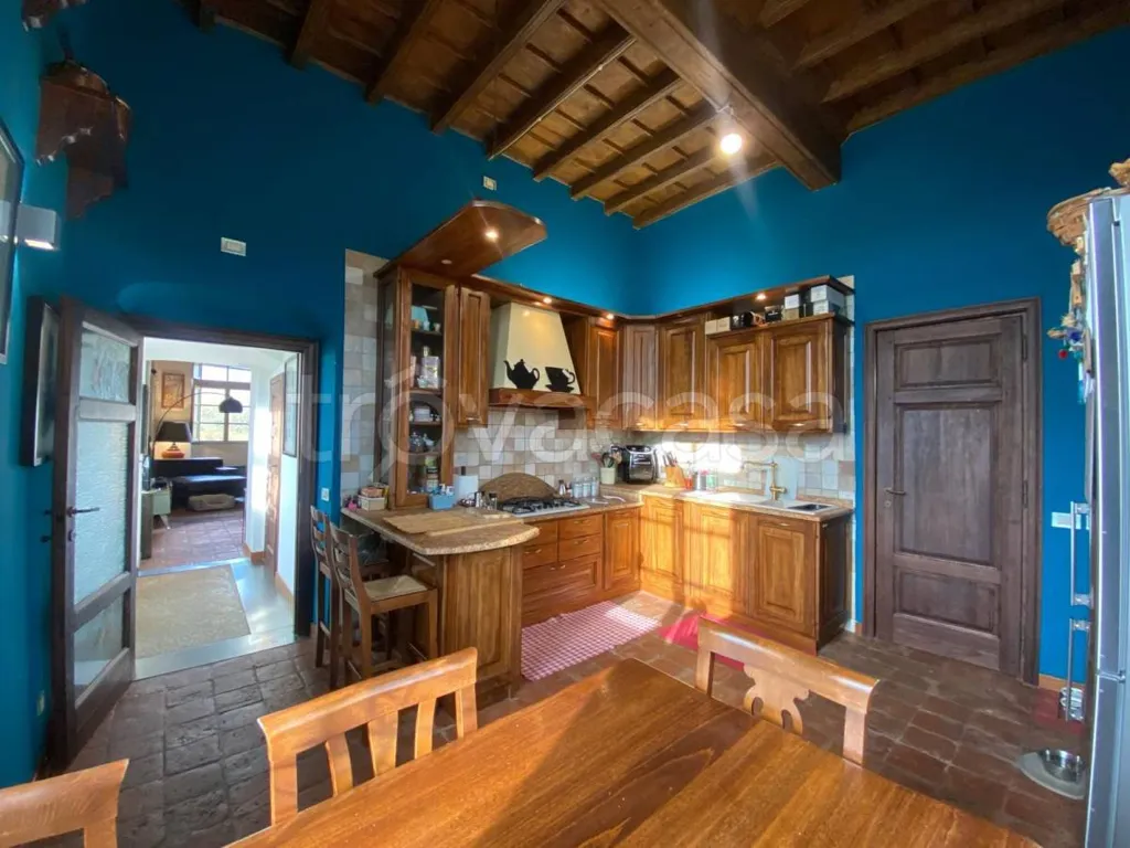 Dining Room - Rustic Villa-Style Apartment with Garden in Moncalieri