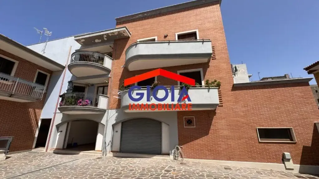 Välivaade - Two-Level Apartment with Balconies in Mondragone