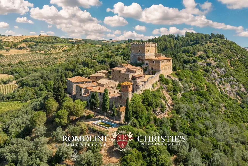 Õhuvaade - Medieval Castle with Panoramic Views in Val d'Orcia