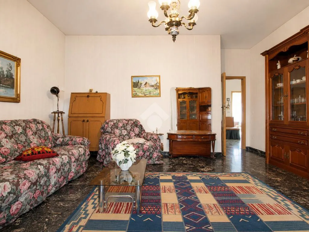 Séjour - 4-Bedroom Apartment with Garage in Lucera