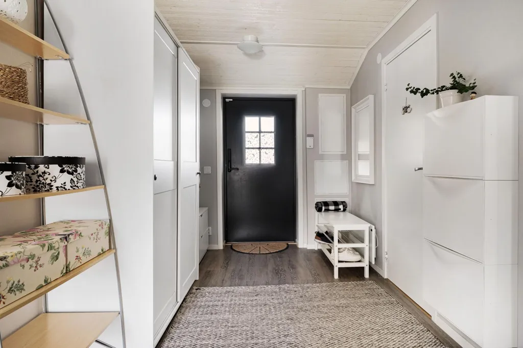 hallway_entrance