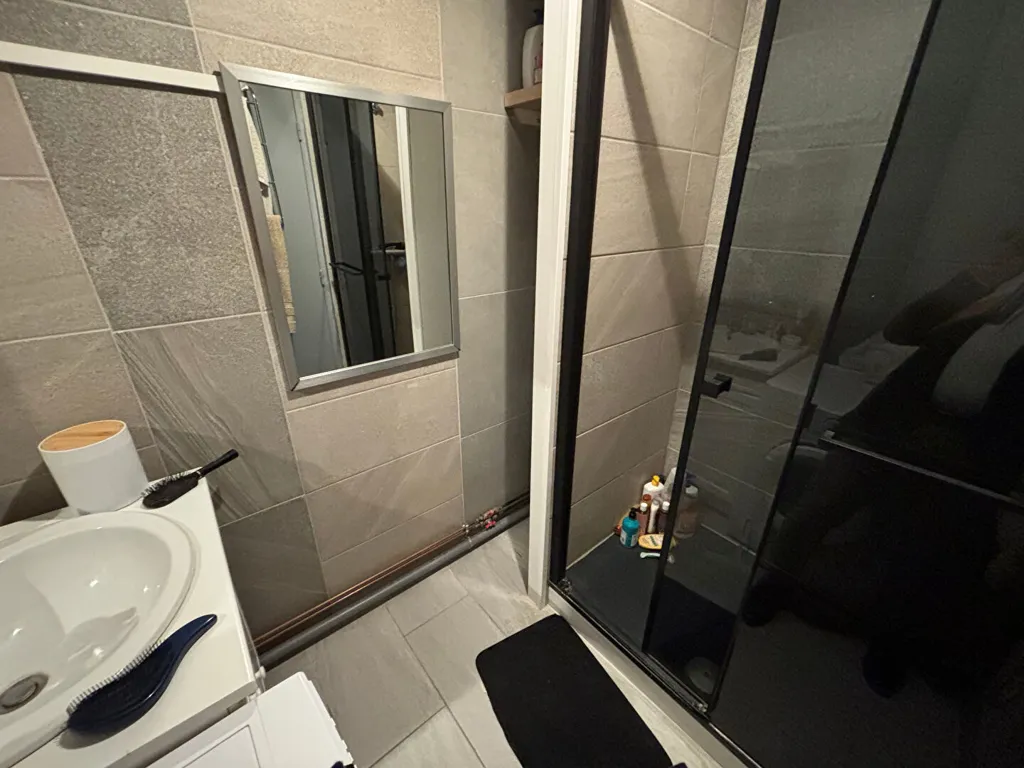 Vannitoad - 3-Bed Apartment with West View in Châtellerault