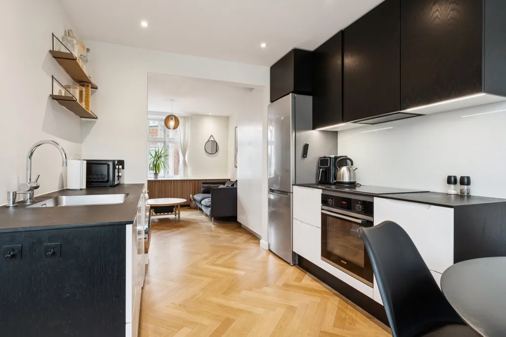 Cuisine - 2-Bed Apartment in Historic Building, Aalborg