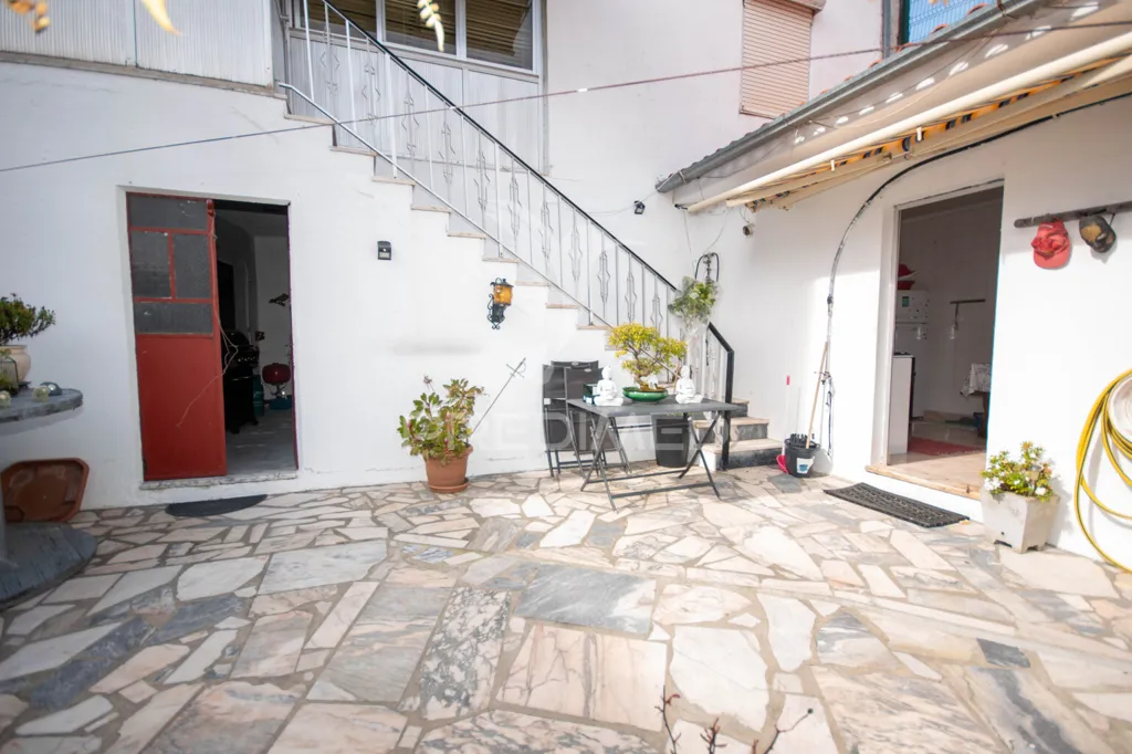 Terrasse - House with Commercial Potential in Trancoso
