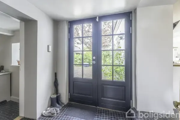 hallway_entrance