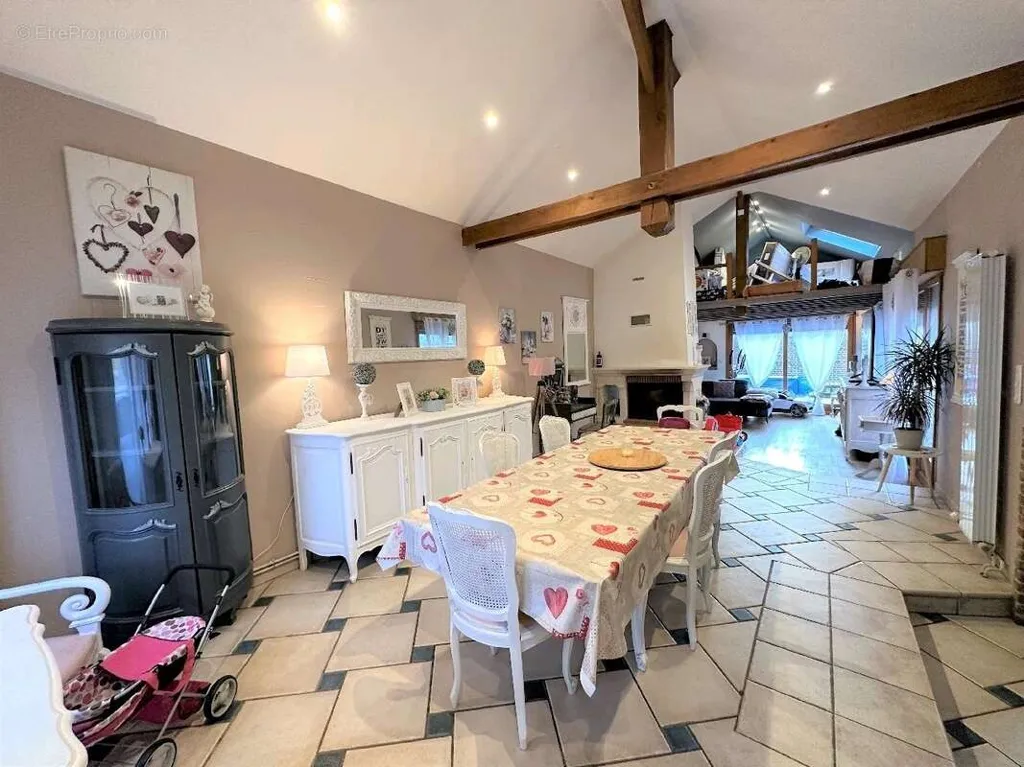 Salle à manger - Maison avec Piscine à Bertincourt