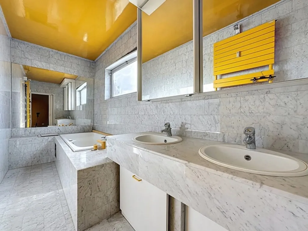 Bathrooms - Duplex and Studio with Terraces in Jette