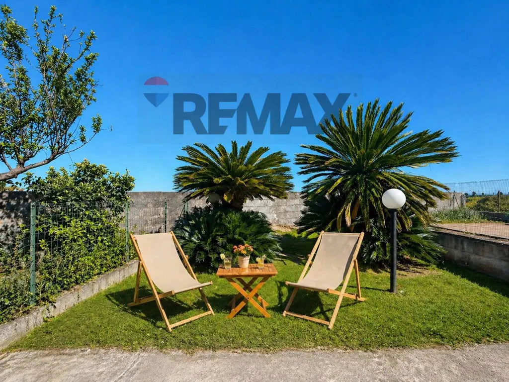 Aed - Ground Floor House with Terrace in Riposto
