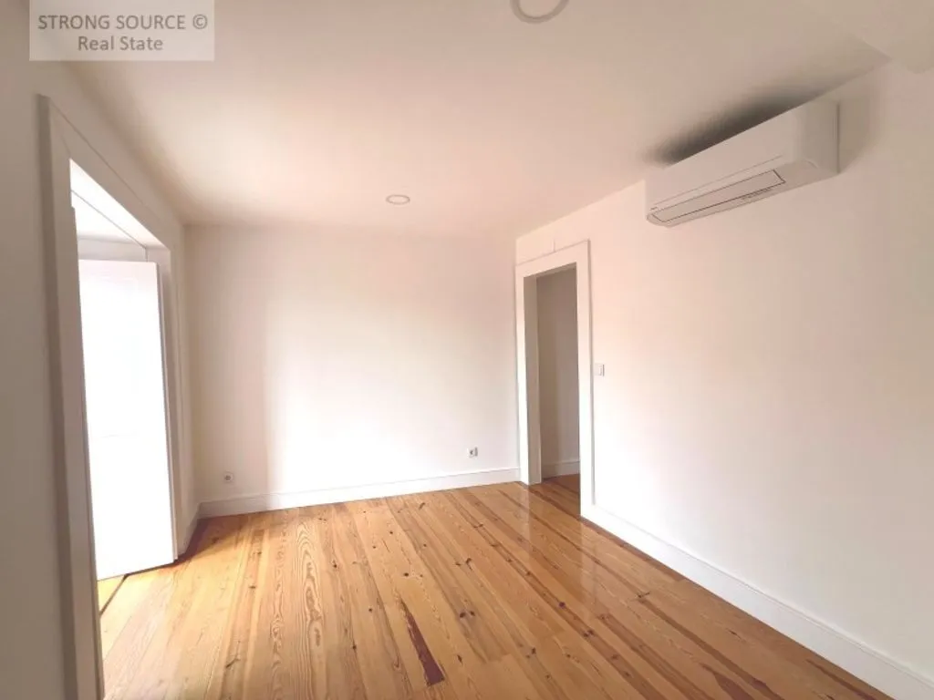 Toad - Luxury Apartments with River View in Graca, Lisbon