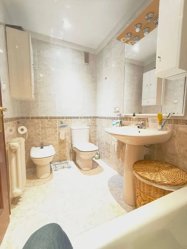 Vannitoad - Apartment with Garage in Salesas