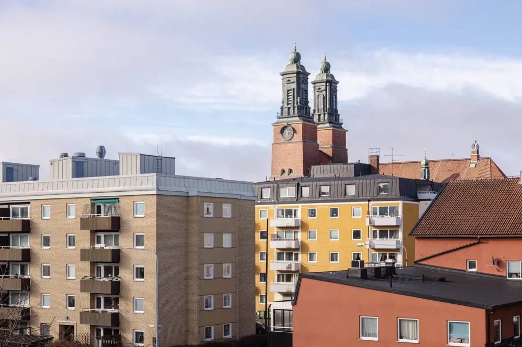 Modern Flat with South-Facing Balcony in Norr