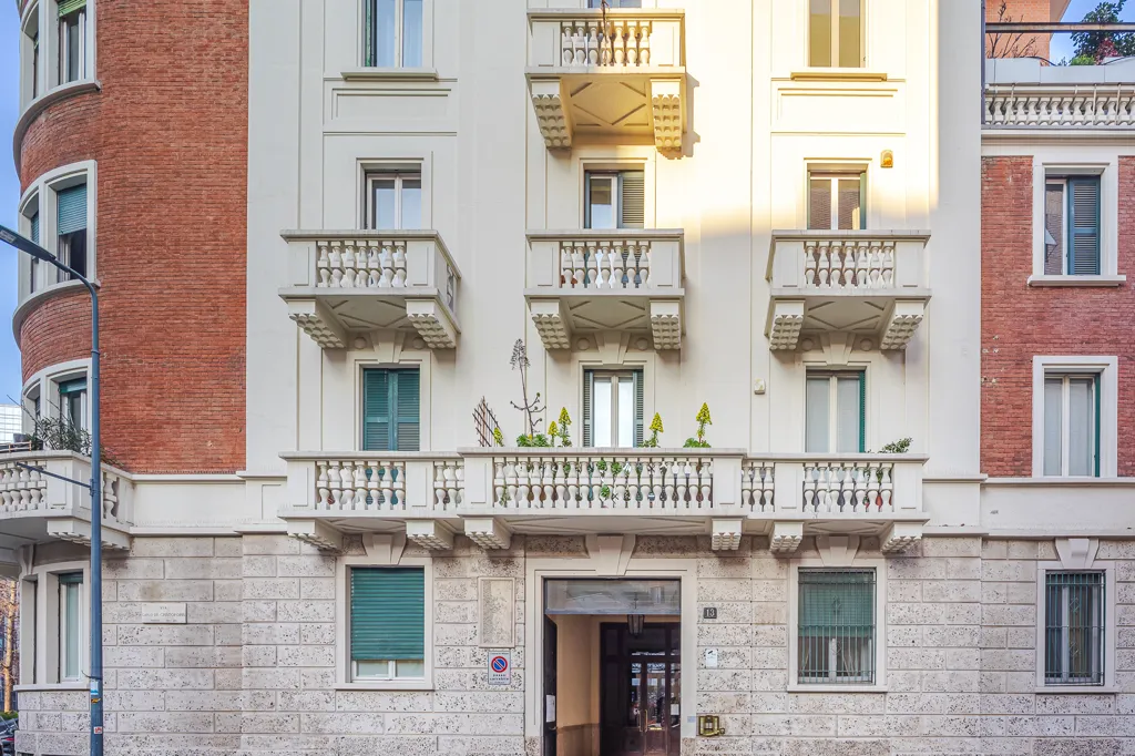 Välivaade - Office with Conversion Potential in Milan