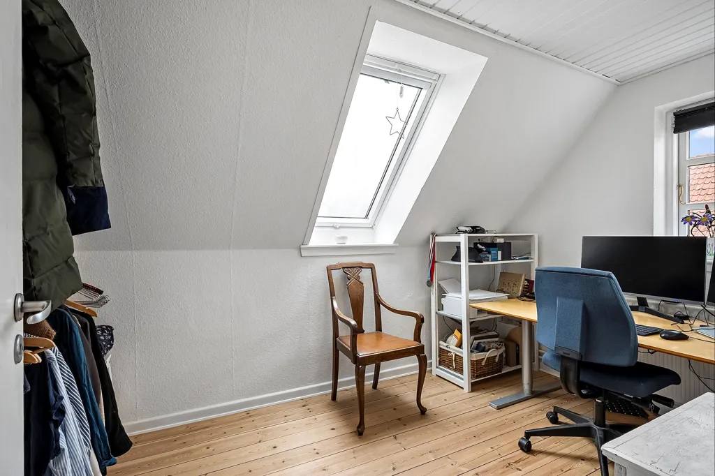 Bureau - Villa with Garden View in Birkende