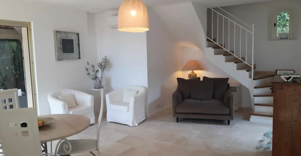 Elutuba - Traditional House with Sea View in Cavalaire