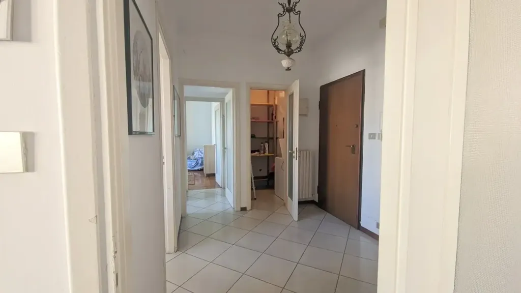 hallway_entrance