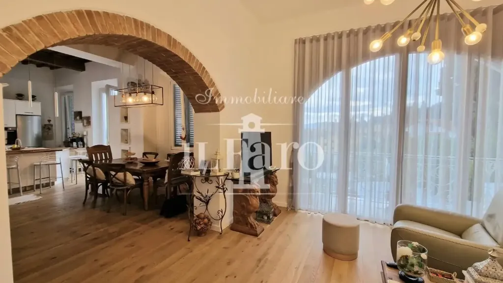 Séjour - Panoramic Apartment with Balcony in Signa