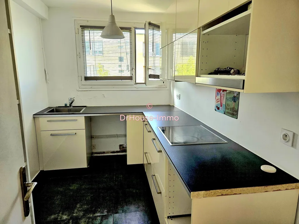 Cucina - 3-Bedroom Flat, South-Facing, Near RER