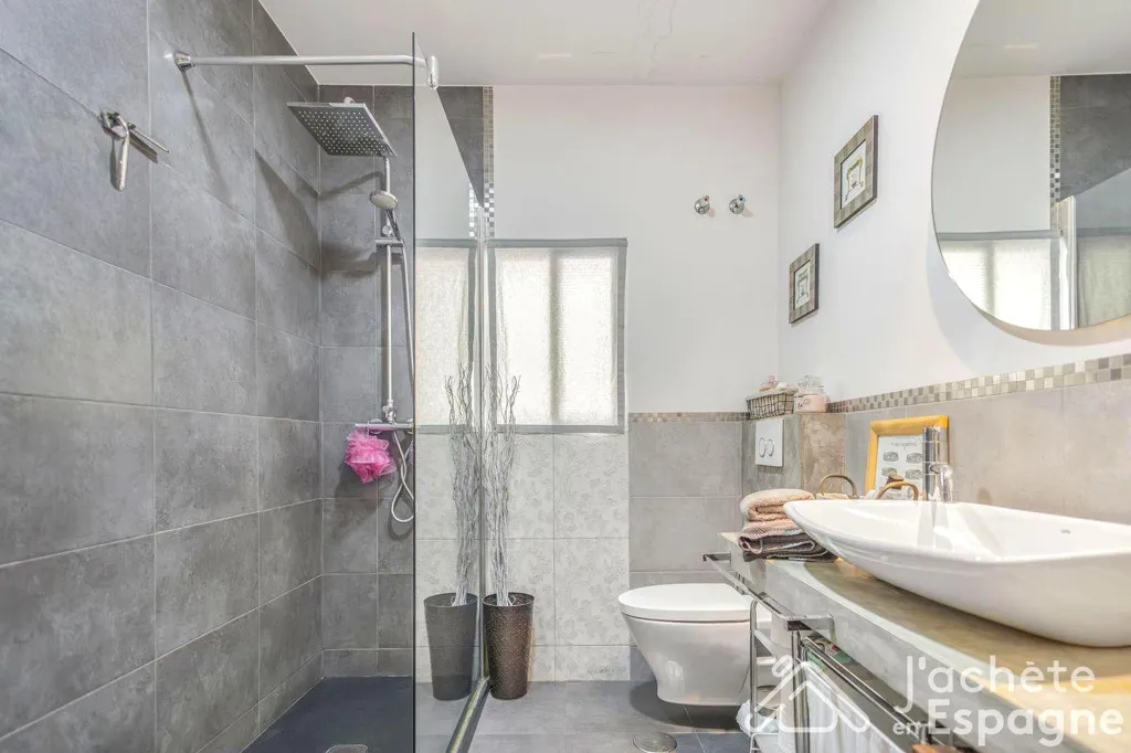 Vannitoad - Charming Flat with High Ceilings in Alicante Centre