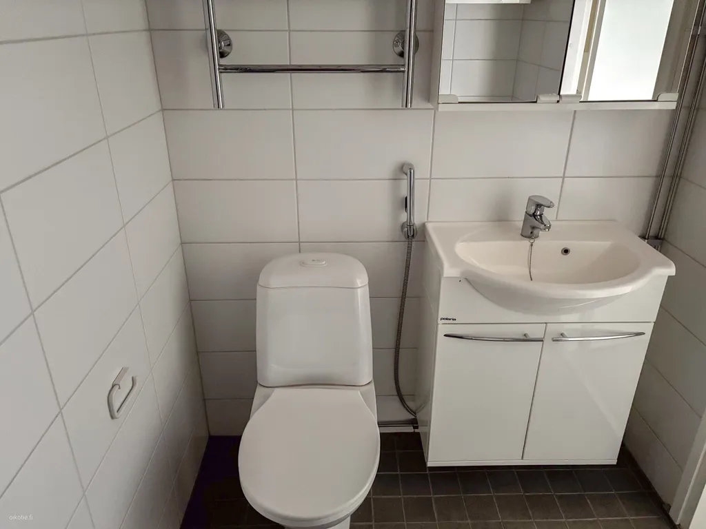Bagni - Spacious Apartment with Balcony in Länsimäki, Vantaa
