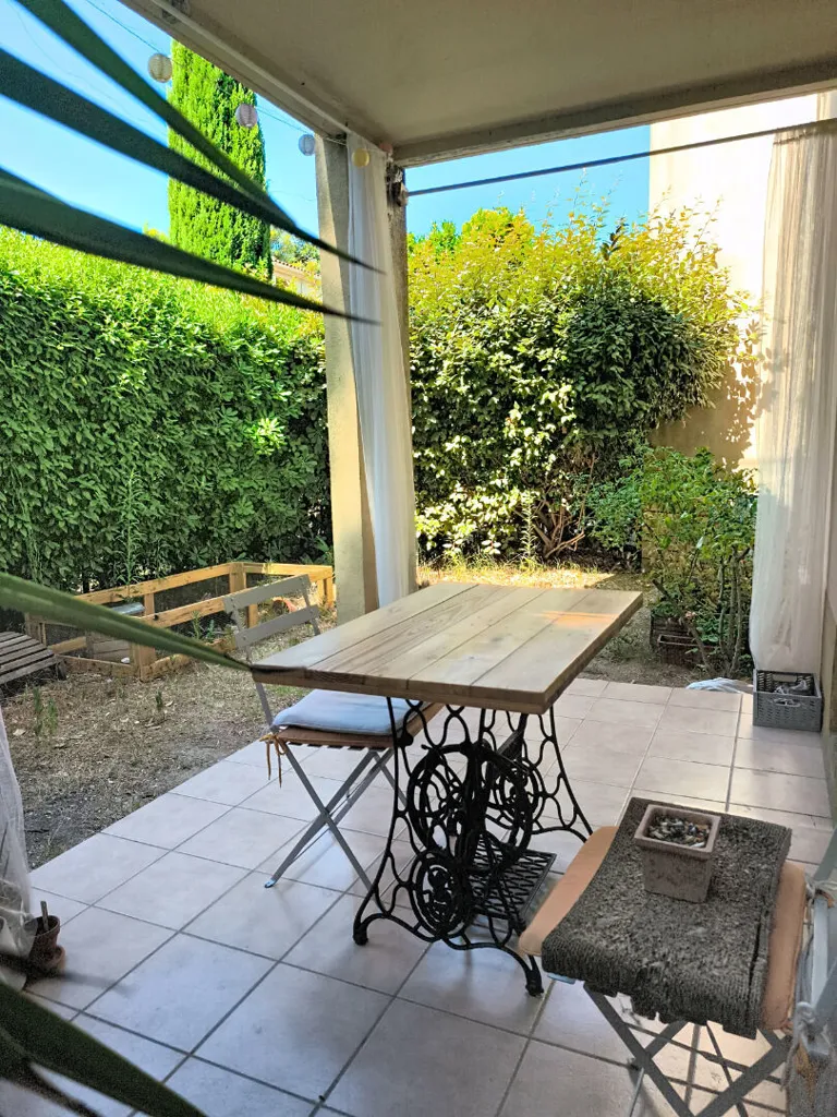 Terrass - T2 with Garden near Avignon