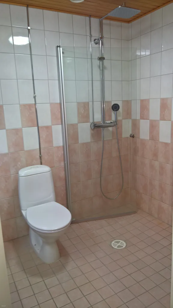 Salles de bain - Spacious Flat with Balcony in Paavola, Lahti