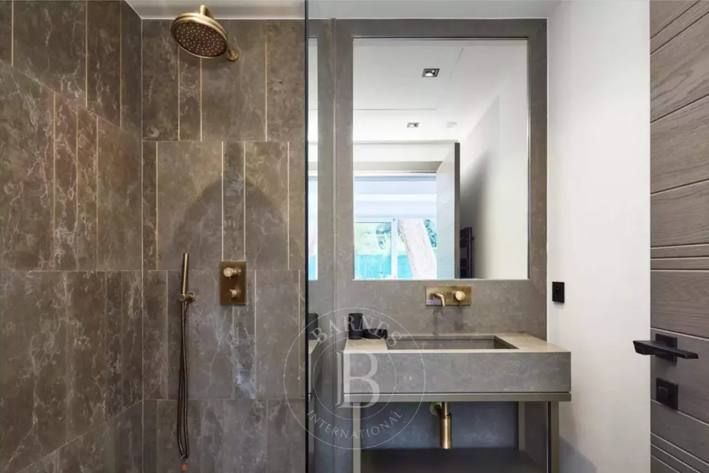 Bathrooms - 1950s Villa with Sea View in Cap d'Antibes