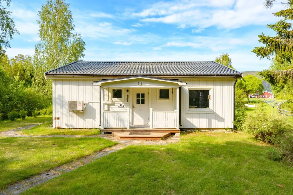 Välivaade - Charming Villa by the Stream in Björkom