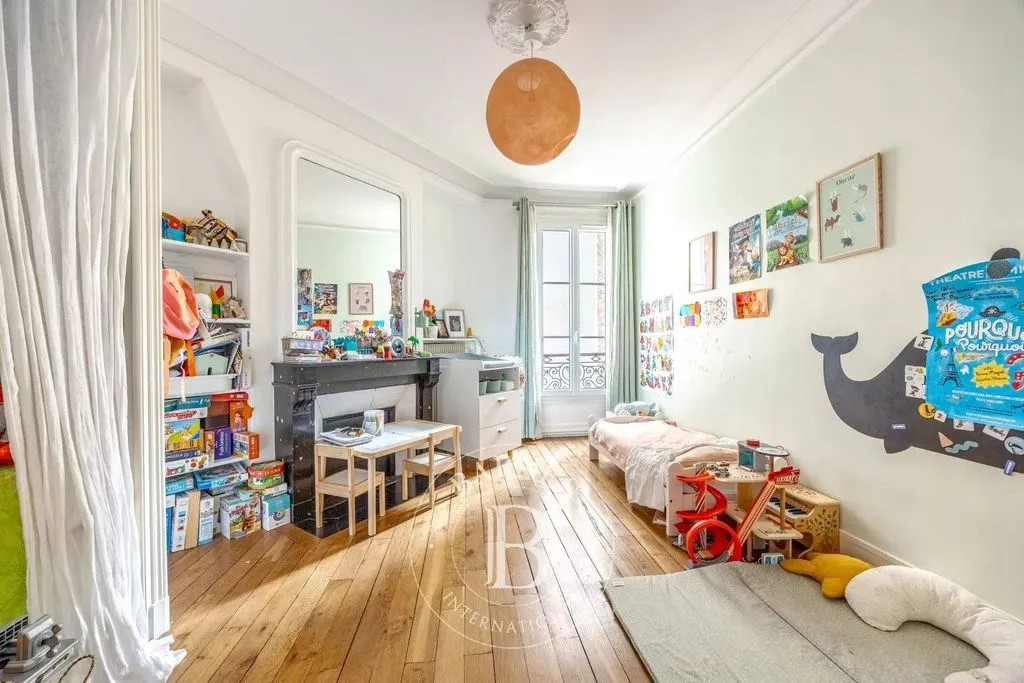 Magamistoad - Luxury Apartment with Period Charm in Canal Saint Martin