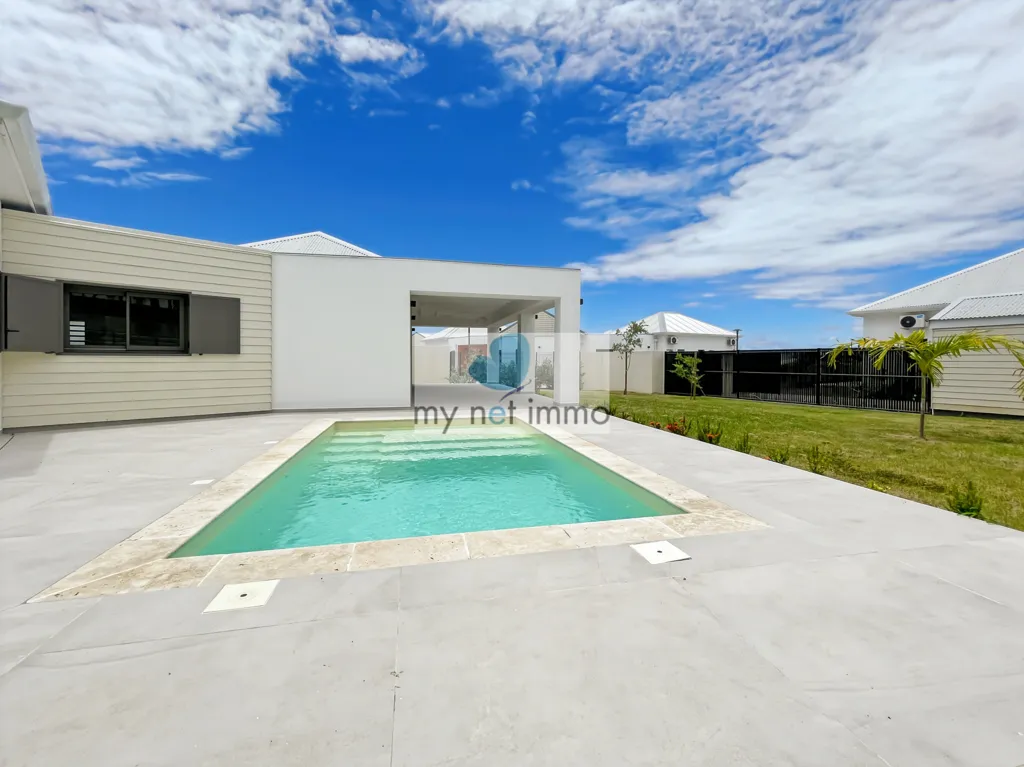 Piscine - Villa Contemporaine avec Piscine et Bureau à l'année