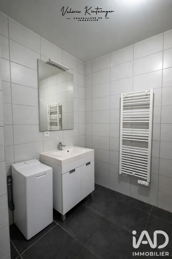 Salles de bain - Appartement avec Balcon et Garage à Manom