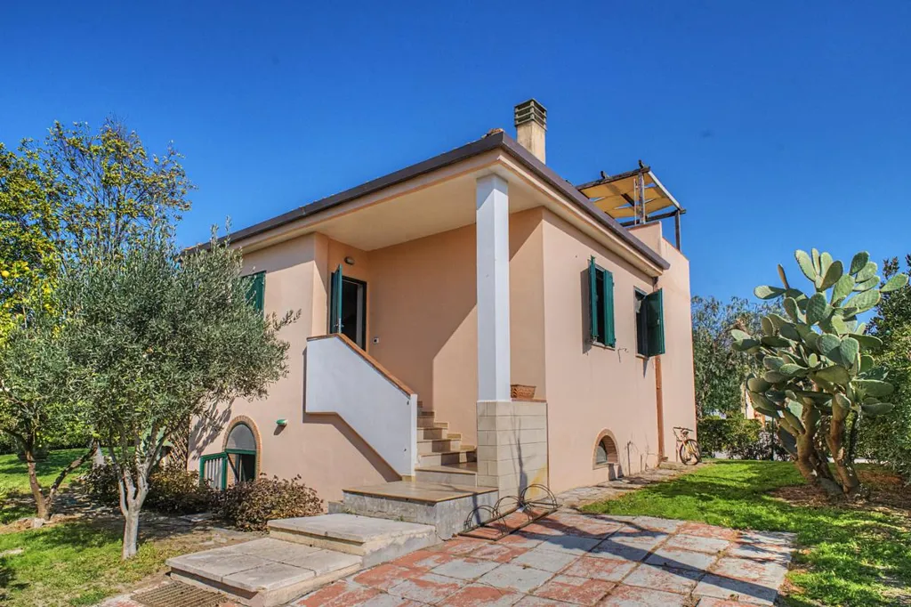 Extérieur - Villa with Balcony in Bernalda Centre