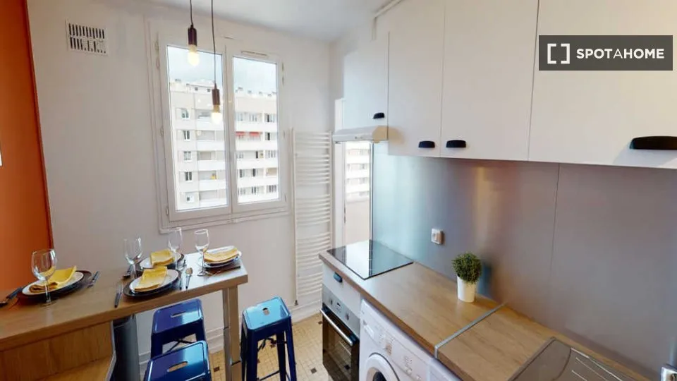 Cuisine - Chambre en Colocation à Nationale-Deux Moulins, Paris