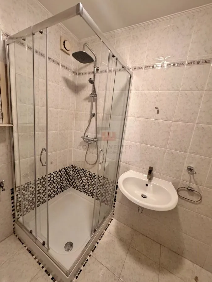 Salles de bain - Appartement avec Vue Dégagée et Garage à Esch-sur-Alzette
