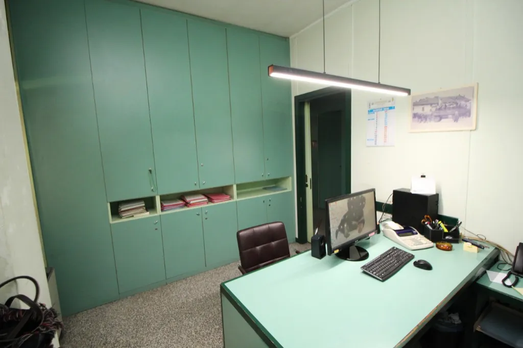 Kabinet - Office with Parking in Central Lainate